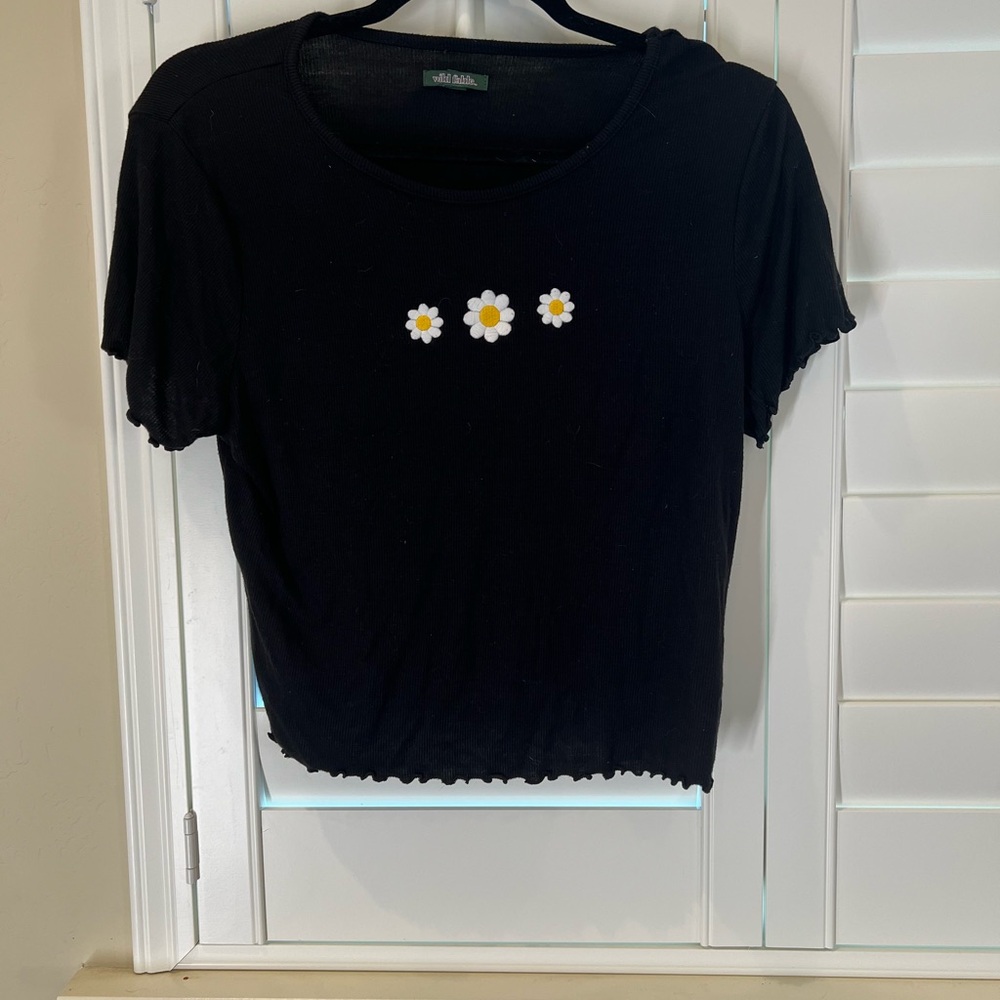 L black Daisy Embroidered Women's Top wild fable